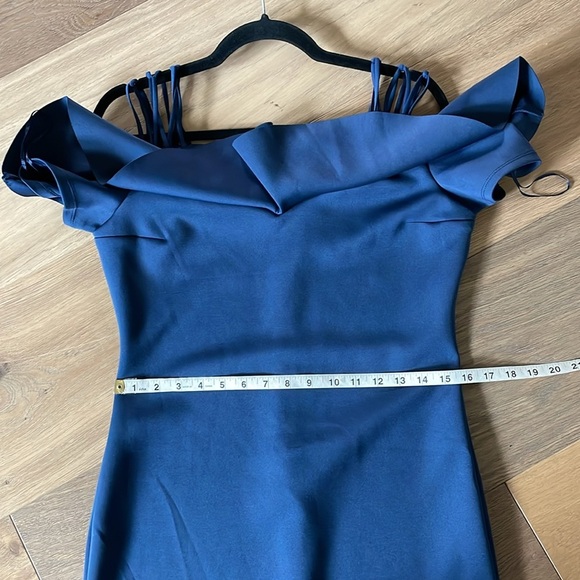 Guess Edrea Ruffled Cold Shoulder Dress Bodycon Navy Blue Size Large NWOT - Picture 5 of 12